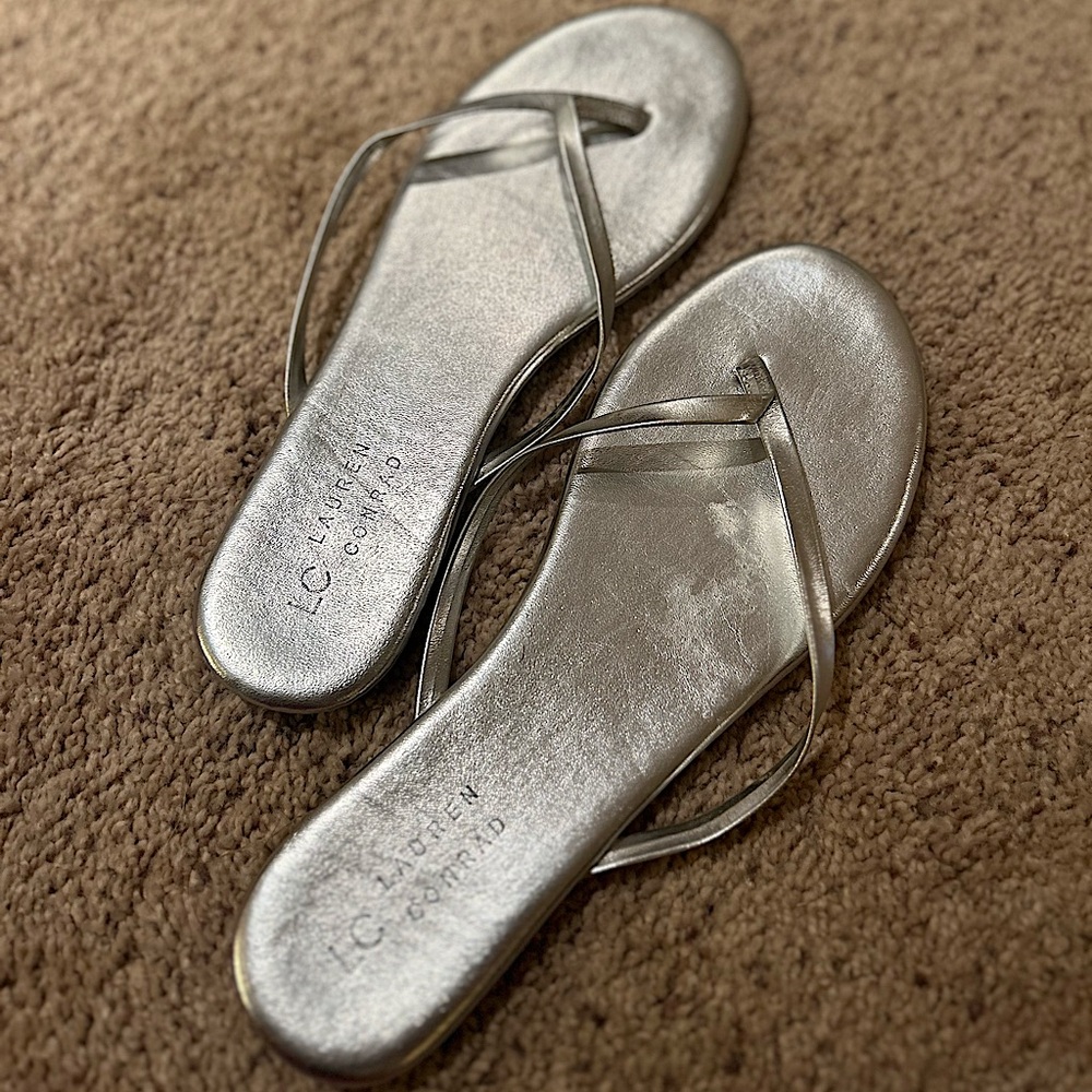 Women’s Silver LC Lauren Conrad Flip Flops, Size 8.5